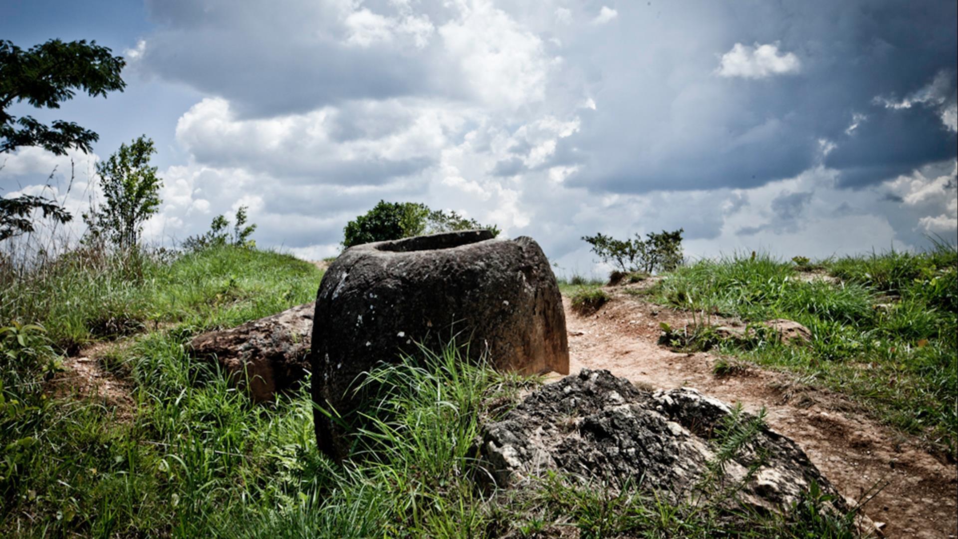 Laos, Phonsavanh: Plain of Jars and Legacy of War - 3 Days | Mysterious Heritage